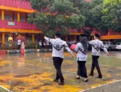 Langit Basah, Guru Tetap Tegar