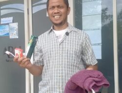 Heboh! Krisis Air di Tanjung Uma Batam, Ketua RT Bawa Alat Mandi ke Kantor ABH