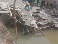 Rumah Warga Ambruk di Kijang, Listrik Sempat Berasap, Warga Desak Respons Cepat Pemerintah
