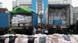 3 Tiga  Kontainer Berisi Pakaian Ex Impor Ileggal  dari Kijang Terbongkar di Jakarta