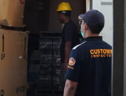 Bea Cukai Batam Kawal Proses Reekspor 4 Konteiner  Limbah B3