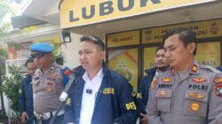 ‎Modus Pura-pura Pijat Kaki, Dua Pencopet di Pasar Tos 3000 Gasak Uang Turis Singapura ditaksir Mencapai Rp24 juta! ‎