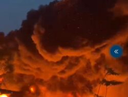 Bengkel Ban Terbakar di Kawasan Tanjung Uncang, 4 Mobil Pemadam Kebakaran Diturunkan