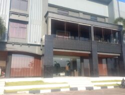 Buntut OTT oleh KPK Terkait Dugaan Suap Mafia Impor, Kini Stiker Kantor Blueray  Cargo  Batam Dicopot