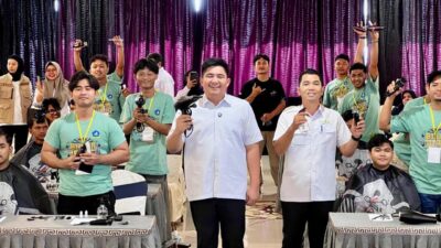 Terus Lahirkan Wirausaha Muda, Bupati Roby Buka Pelatihan Keahlian Barber