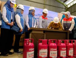 Pertamina dan SERUNI Serahkan Bantuan Sarana Air Bersih dan 1.577 Tabung Bright Gas bagi Warga Terdampak Bencana di Kabupaten Pidie Jaya