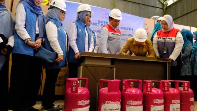 Pertamina dan SERUNI Serahkan Bantuan Sarana Air Bersih dan 1.577 Tabung Bright Gas bagi Warga Terdampak Bencana di Kabupaten Pidie Jaya