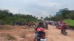 ‎Macet Parah Jelang Buka Puasa, Sejumlah Pengendara di Batam Pilih Berhenti di Pinggir Jalan