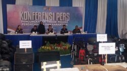 ‎Polda Kepri Sita 5.037 Kotak Daging Ilegal dan Ratusan Karung Barang Bekas asal Singapura ‎