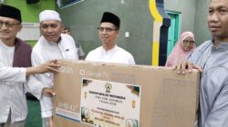Safari Ramadan di Teluk Air, Bupati Serahkan Bantuan ke Masjid Jami Darussalam  Karimun