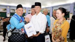 Perhatian Pemko Batam untuk JCH, Amsakar–Li Claudia Serahkan Bingkisan Jelang Keberangkatan