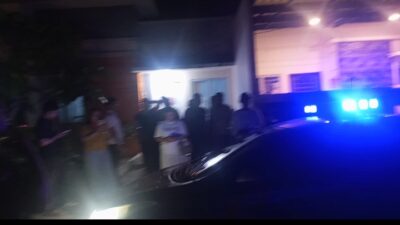 ‎Rumah Carolein Parewang Didatangi Korban Penipuan Sertifikat dan Penggelapan Puluhan unit Mobil Rental ‎