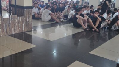 ‎BREAKING NEWS: Baloi View Digerebek, Imigrasi Batam Amankan 250 WNA dan Ratusan Alat Scamming ‎