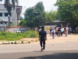 Tak Ada Kantin, Ratusan Pekerja PT Celluler Workshop Indonesia Sekupang Telantar di Jalur Hijau saat Istirahat