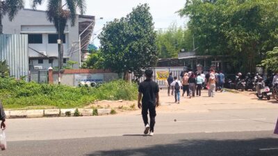 Tak Ada Kantin, Ratusan Pekerja PT Celluler Workshop Indonesia Sekupang Telantar di Jalur Hijau saat Istirahat