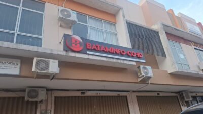 PT Bataminfo Media Utama Salurkan 1 Sapi dan 8 Kambing ke Berbagai Masjid di Batam