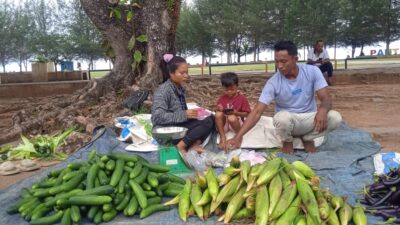 Pedagang Sayur di Pantai Piwang Natuna Harapkan Modal dan Tempat Usaha yang Layak