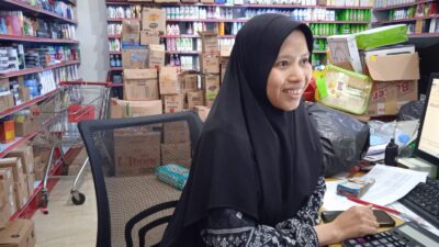 Toko Devon Natuna Andalkan Status WhatsApp untuk Promosi Produk dan Informasi Harga
