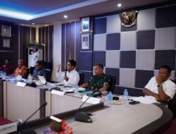 Bupati Karimun Ing Iskandar saat memimpin rapat KDKMP