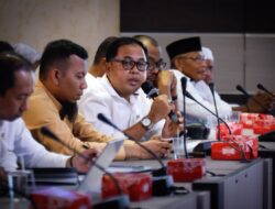 Kadis Koperindag Karimun Basori memberikan penjelasan saat rapat KDKMP