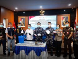Bupati Ing Iskandar, Dankodaeral IV, Kapolres, DJBC, Kejaksaan foto bersama sambil pegang barang bukti