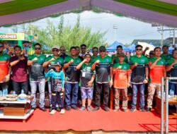 Wabup Rocky Marciano Baowle habis membuka kejuaraan Speed fast 2026 foto bersama dengan panita dan pembalap