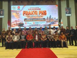 Bupati Karimun foto bersama dengan para tamu undangan dan politisi PKS