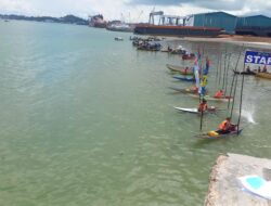 Dibuka oleh Wakapolda Kepri, Warga Tanjung Riau Antusias Ikuti Lomba Dayung Sampan dan Balap Ketinting