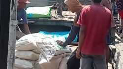 Diduga Ilegal, Puluhan Ton Sembako Tanpa Merek Dibongkar Muat di Pelabuhan Kampung Bagan Batam