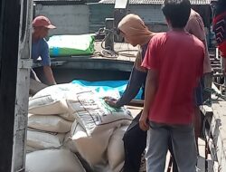 Diduga Ilegal, Puluhan Ton Sembako Tanpa Merek Dibongkar Muat di Pelabuhan Kampung Bagan Batam