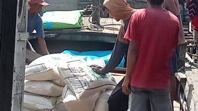 Diduga Ilegal, Puluhan Ton Sembako Tanpa Merek Dibongkar Muat di Pelabuhan Kampung Bagan Batam