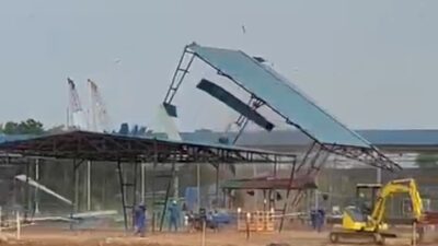 Atap Area Kerja PT VME Dihantam Angin Puting Beliung, Pekerja Berlari Selamatkan Diri