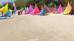 480 Perahu Jong Meriahkan Pantai Tanjung Ambat, Peserta dari Malaysia dan Singapura Ikut Berlaga