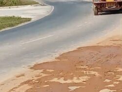 Warga Perumahan Sugiraya Keluhkah Truk Proyek Kotori Jalan Raya Minta Pihak Kontraktor Bertanggung Jawab