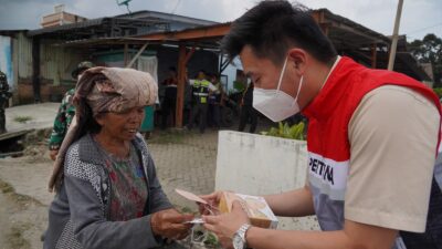 Pertamina Patra Niaga Regional Sumbagut Gerak Cepat, Salurkan Bantuan Pasca Erupsi Gunung Sinabung di Kabupaten Karo