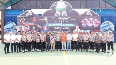 PWI Kepri Serahkan Karikatur Ke Kombes Pol Eddwi Kurniyanto
