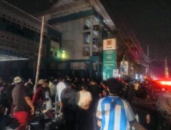 Warga Geruduk Kantor PT PLN Persero UP3, Desak Listrik Tanjungpinang Segera Normal