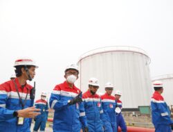 Pertamina Patra Niaga Regional Sumbagut Perkuat Keandalan Operasional di Riau, Wakil Direktur Utama Tinjau Fuel Terminal Sei Siak