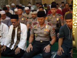 Subuh Keliling, Kapolda Kepri Ajak Masyarakat Perkuat Kamtibmas dan Lindungi Generasi Muda